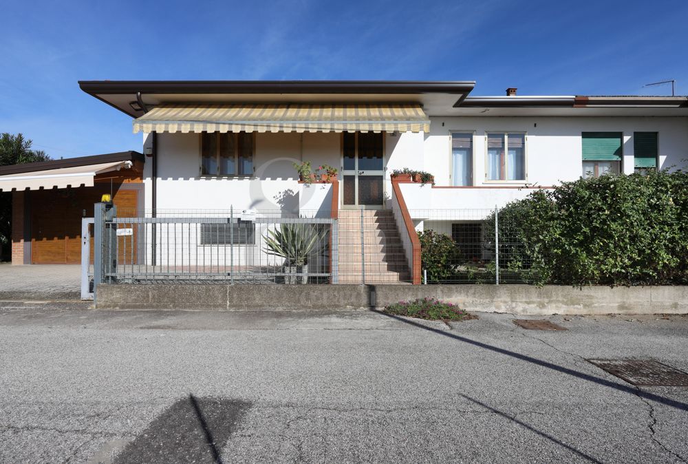 Bifamiliare con taverna