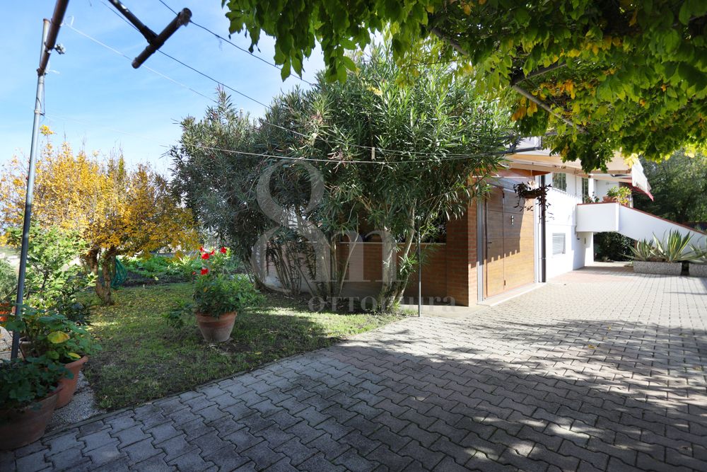 Bifamiliare con taverna