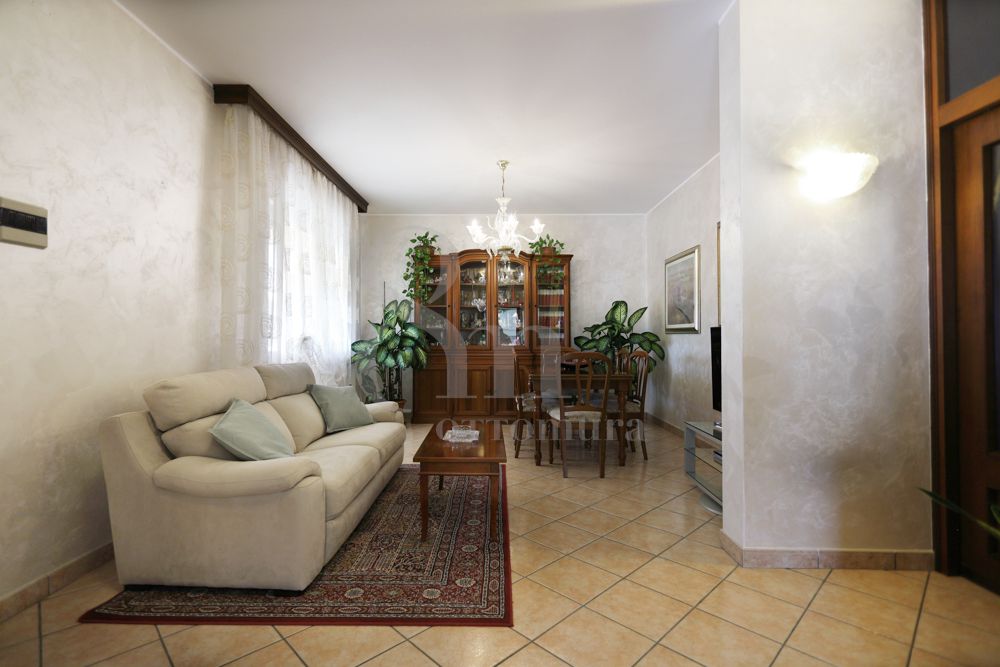 Bifamiliare con taverna