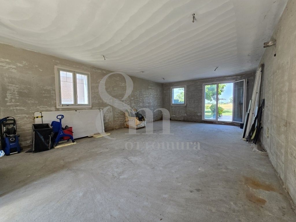 Porzione di trifamiliare al grezzo avanzato