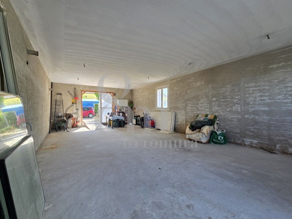 Porzione di trifamiliare al grezzo avanzato