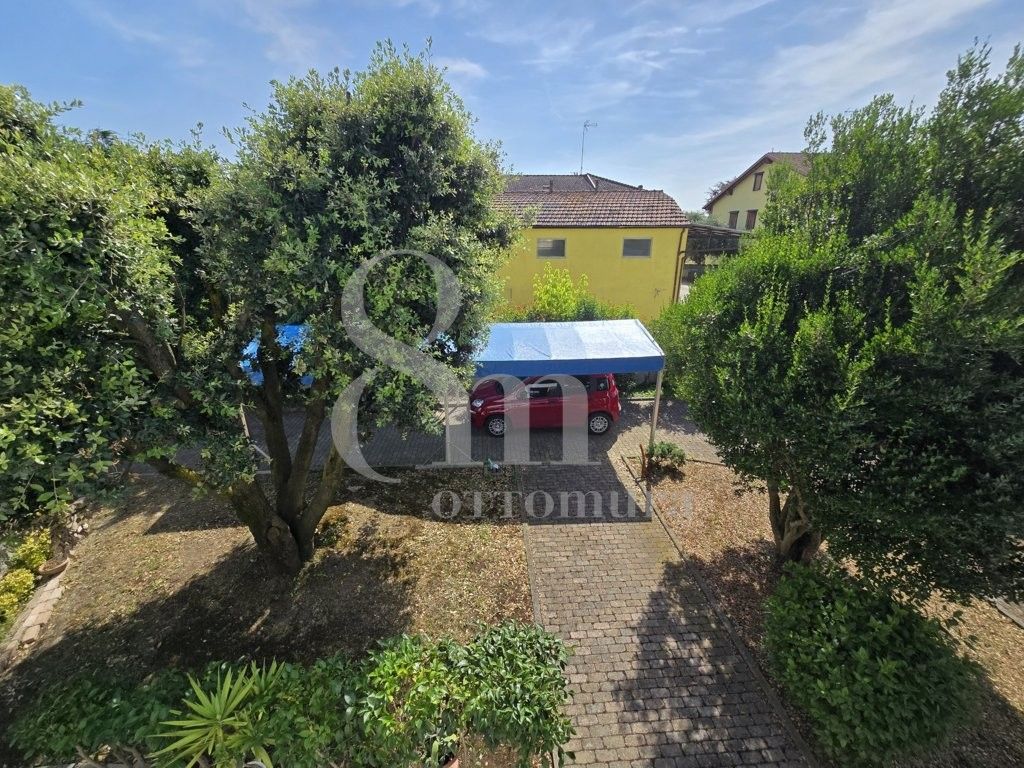 Porzione di trifamiliare al grezzo avanzato